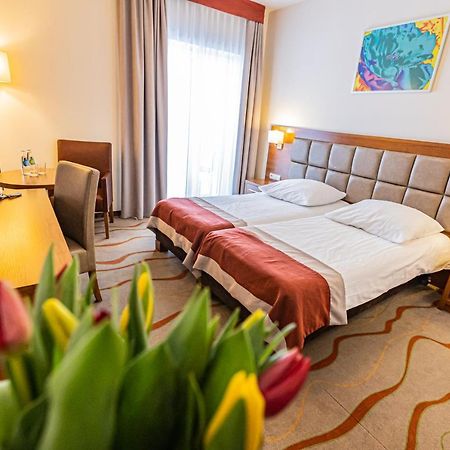 Hotel Olivia Medical Spa Skomielna Czarna المظهر الخارجي الصورة