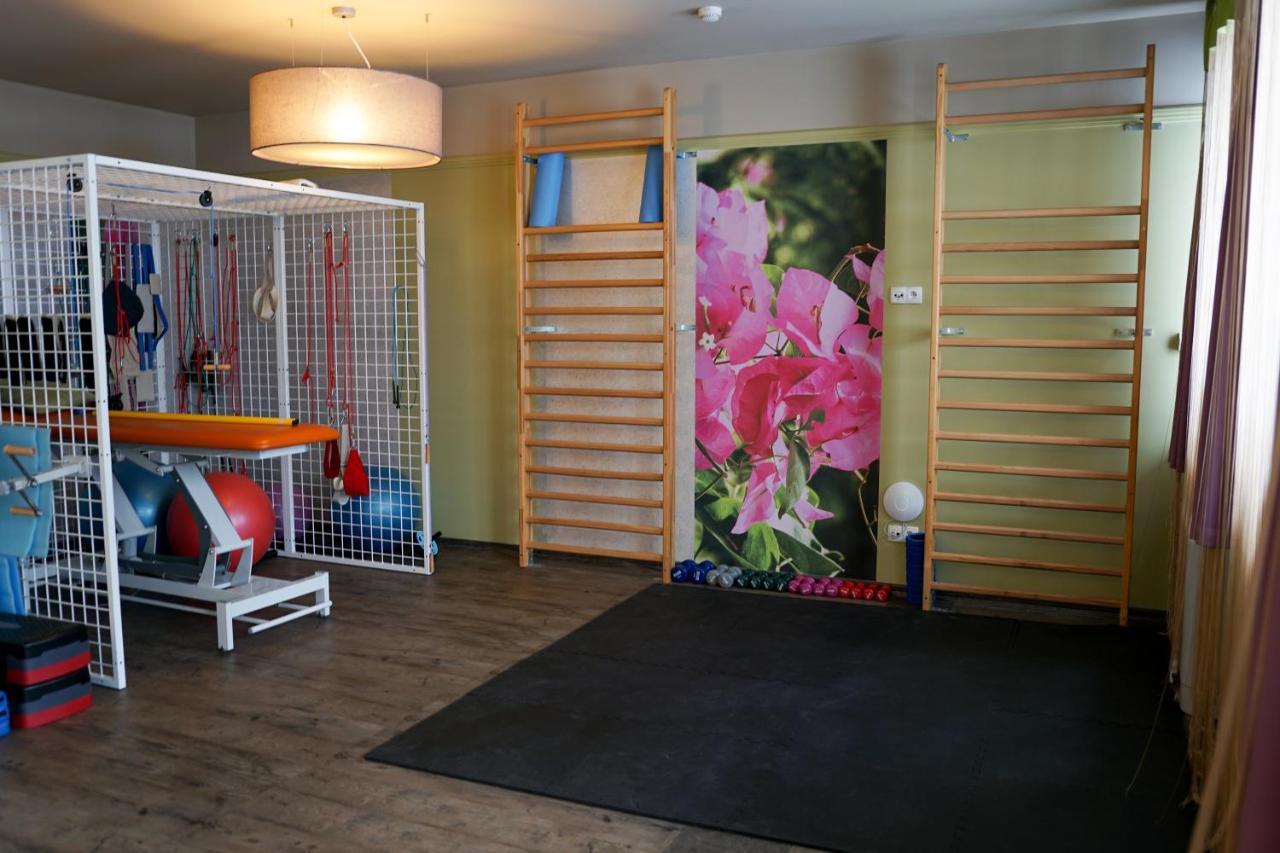 Hotel Olivia Medical Spa Skomielna Czarna المظهر الخارجي الصورة