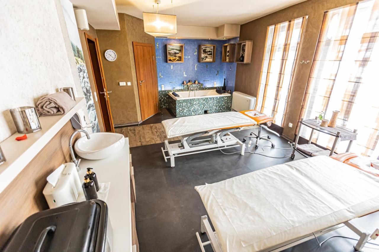 Hotel Olivia Medical Spa Skomielna Czarna المظهر الخارجي الصورة