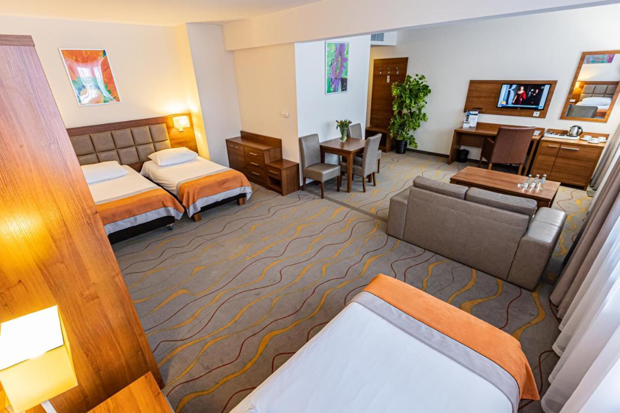 Hotel Olivia Medical Spa Skomielna Czarna المظهر الخارجي الصورة