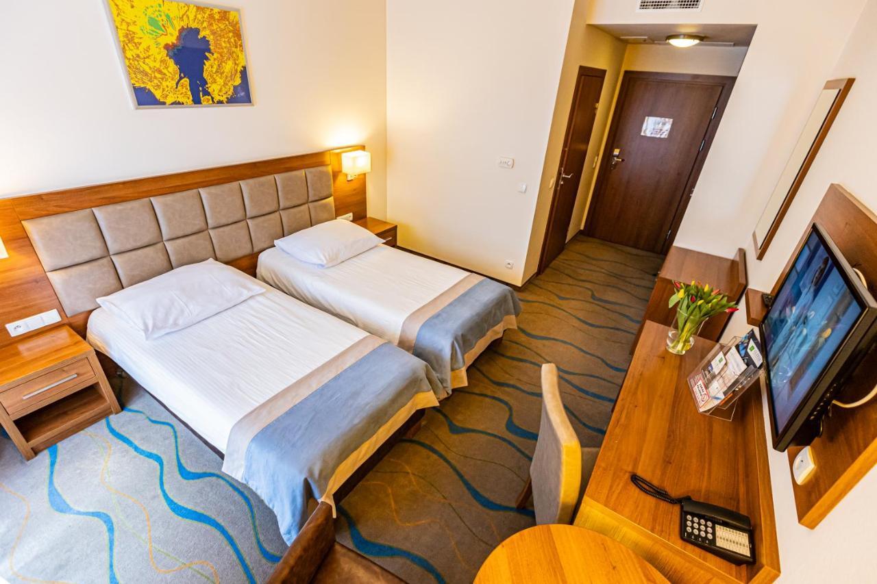 Hotel Olivia Medical Spa Skomielna Czarna المظهر الخارجي الصورة