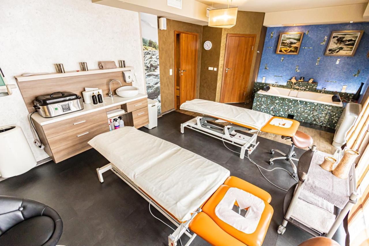 Hotel Olivia Medical Spa Skomielna Czarna المظهر الخارجي الصورة