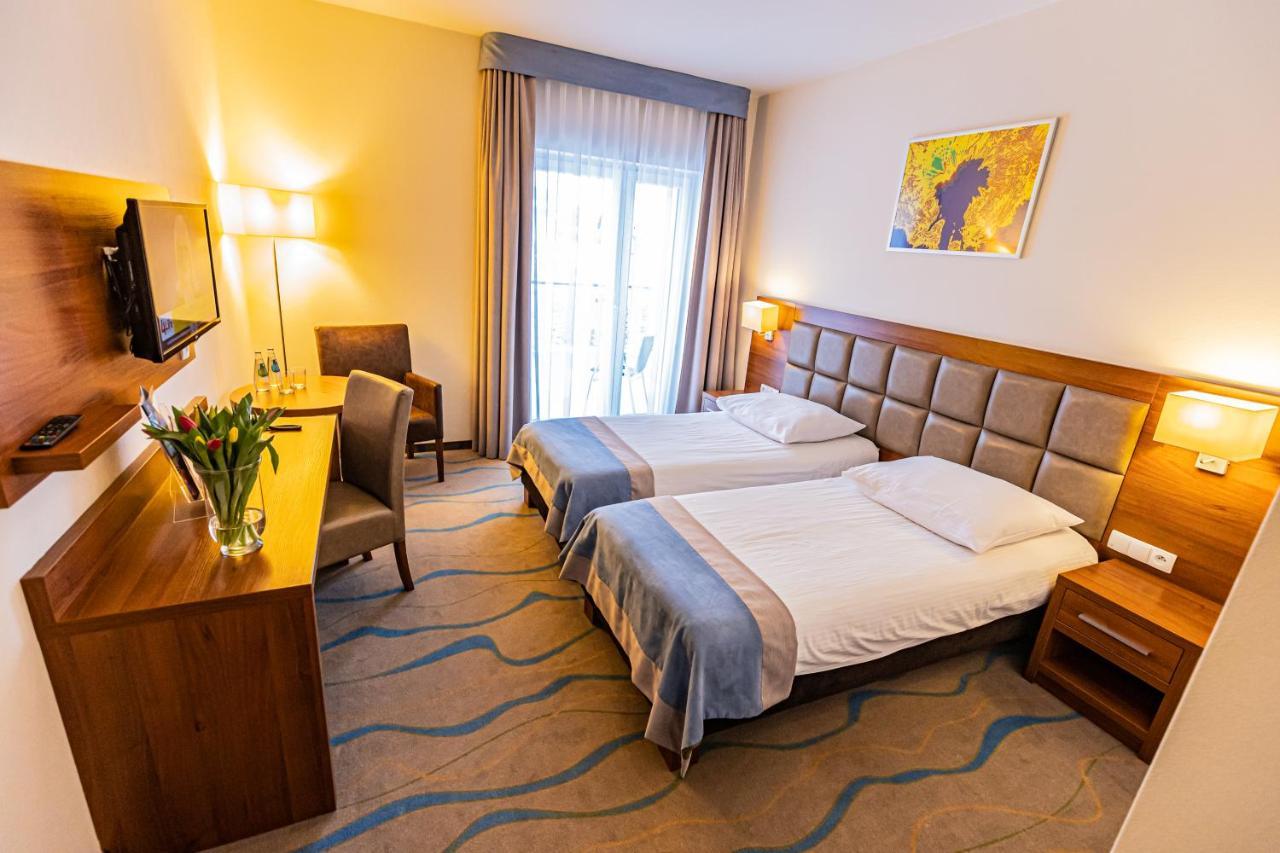 Hotel Olivia Medical Spa Skomielna Czarna المظهر الخارجي الصورة