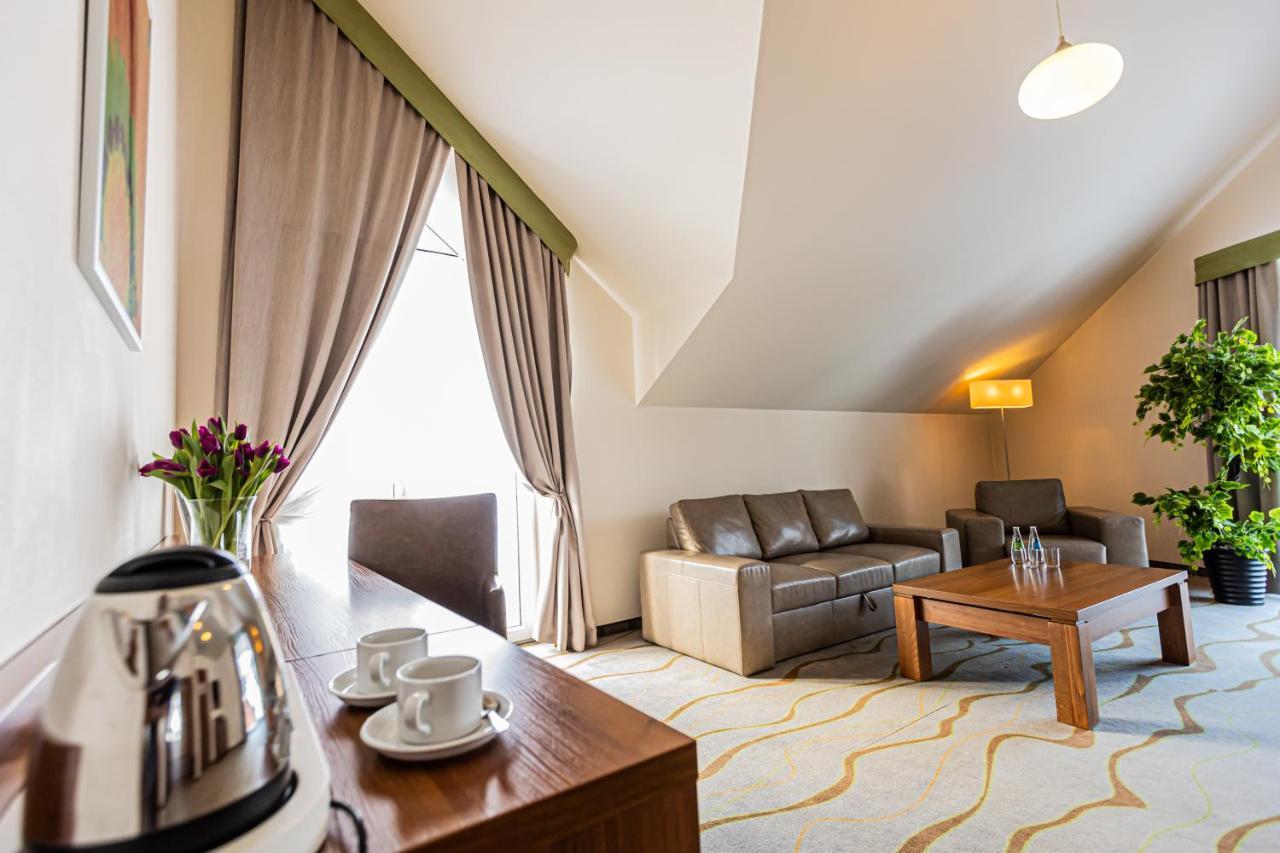 Hotel Olivia Medical Spa Skomielna Czarna المظهر الخارجي الصورة