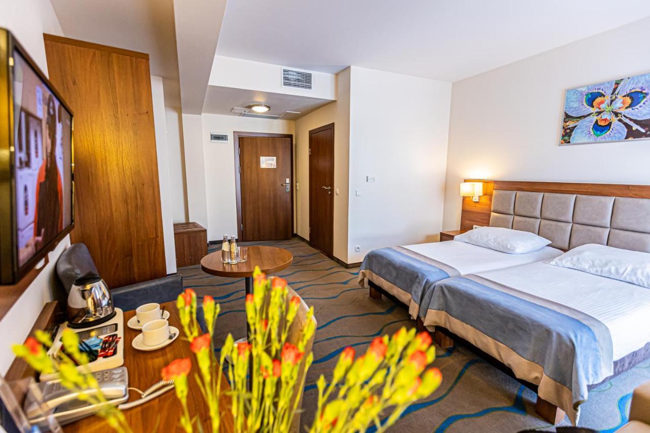 Hotel Olivia Medical Spa Skomielna Czarna المظهر الخارجي الصورة