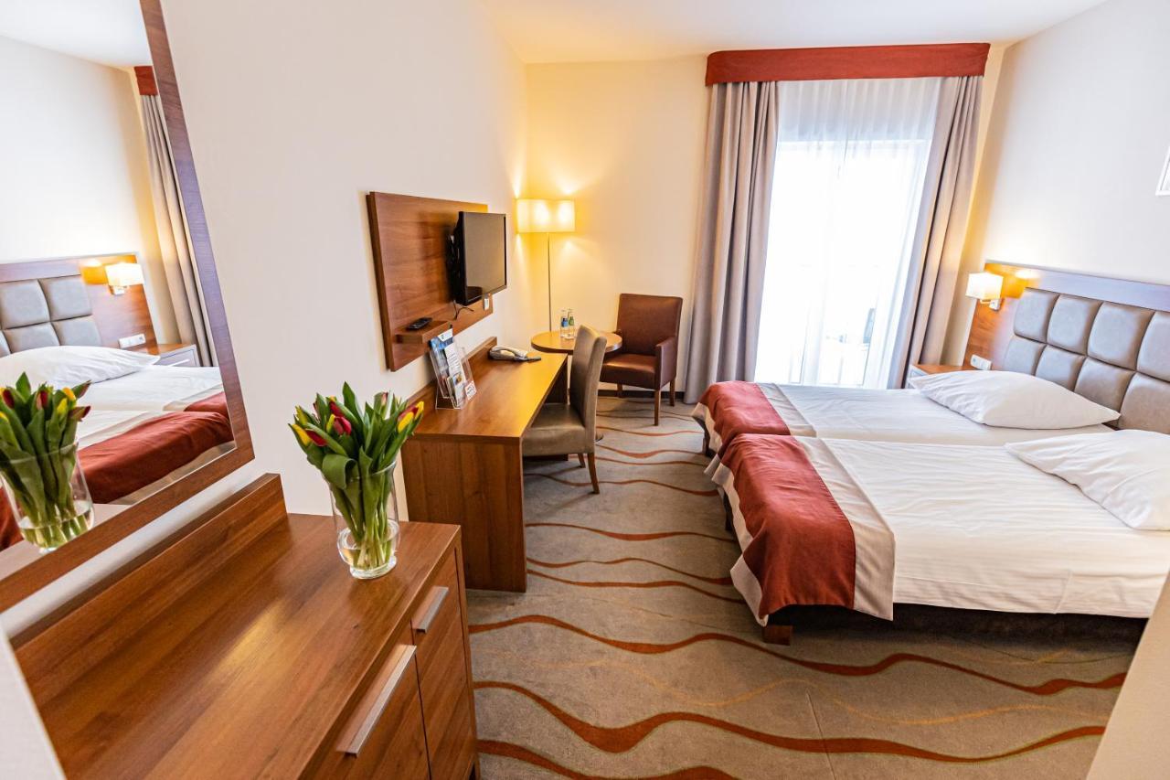 Hotel Olivia Medical Spa Skomielna Czarna المظهر الخارجي الصورة