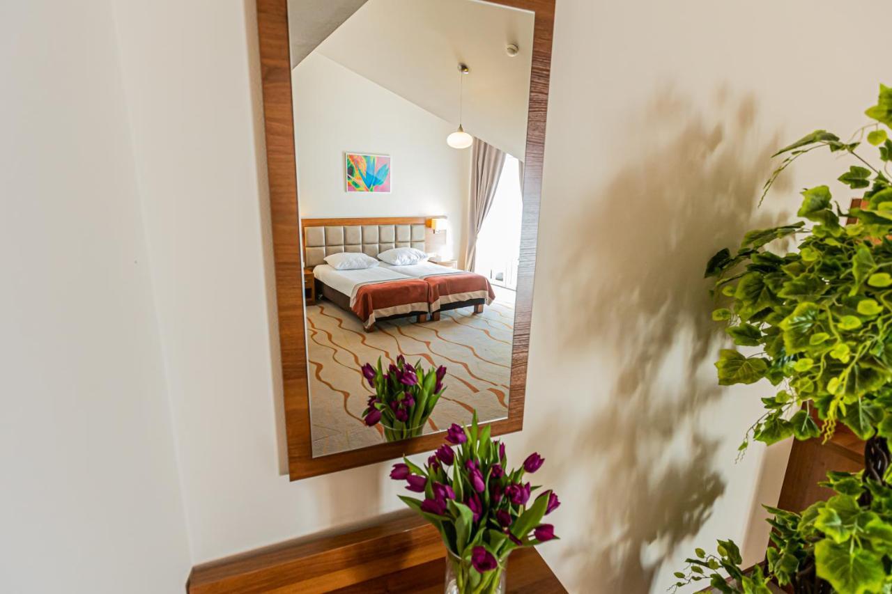 Hotel Olivia Medical Spa Skomielna Czarna المظهر الخارجي الصورة