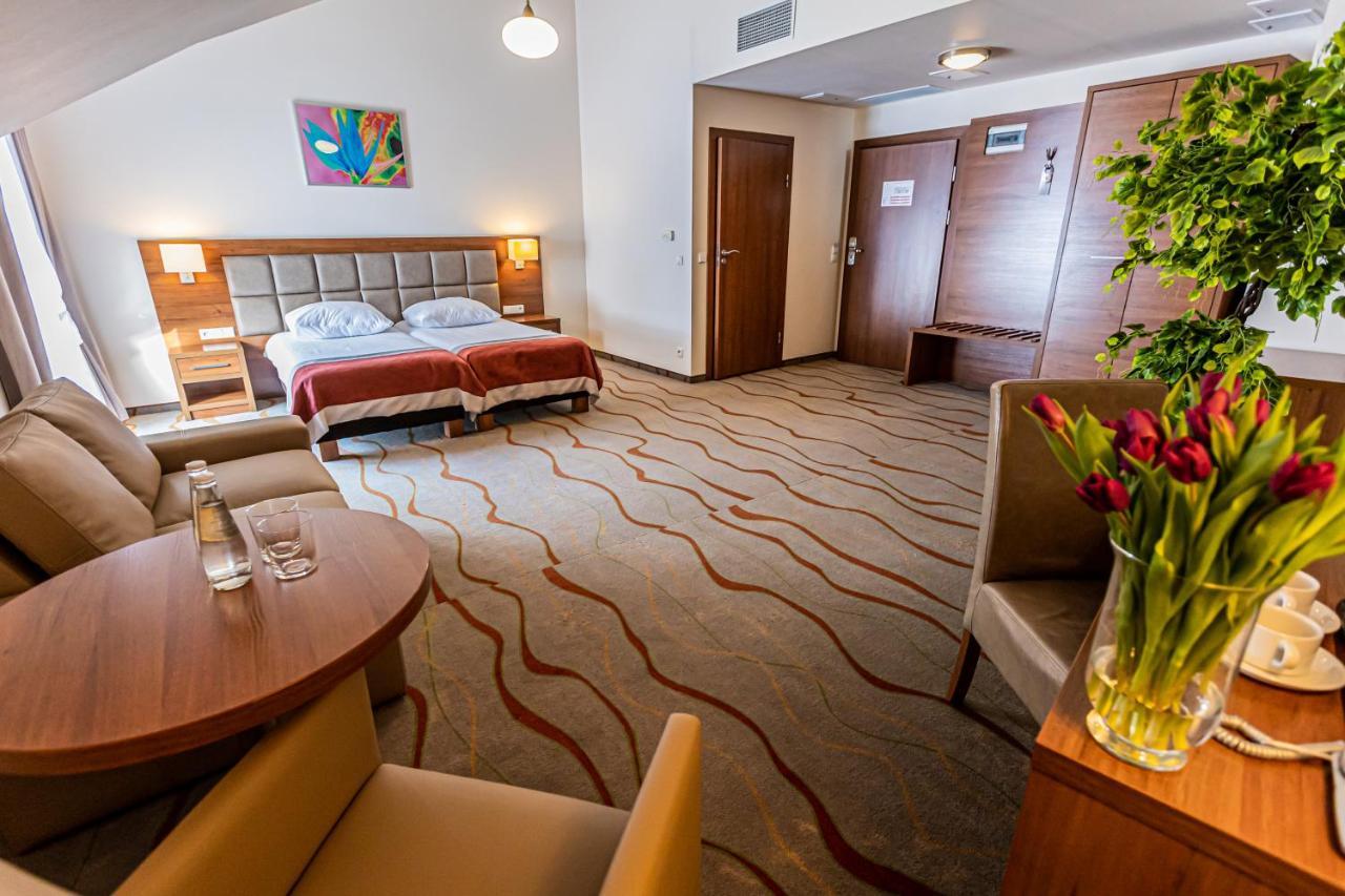 Hotel Olivia Medical Spa Skomielna Czarna المظهر الخارجي الصورة