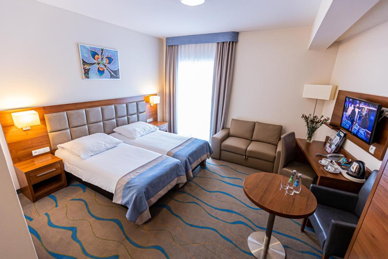 Hotel Olivia Medical Spa Skomielna Czarna المظهر الخارجي الصورة