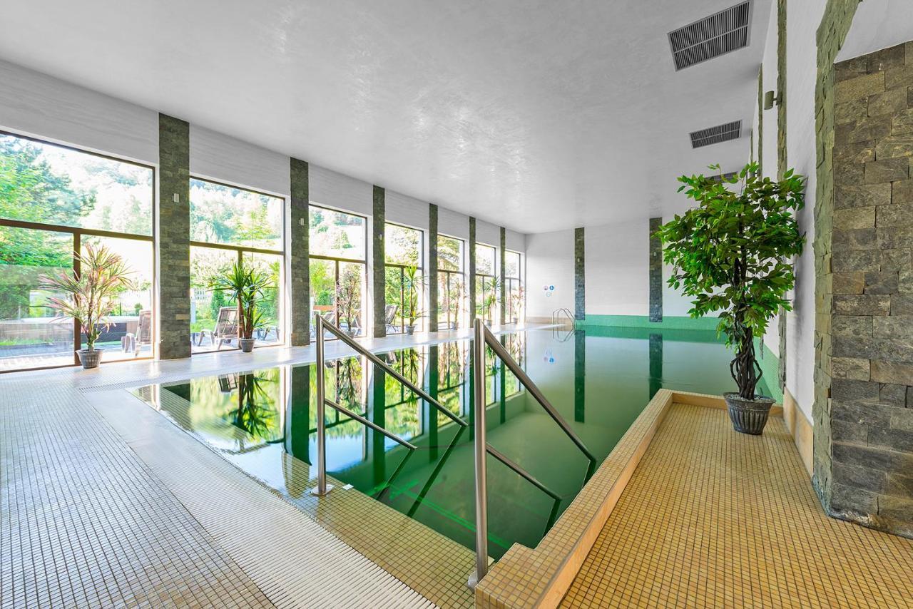 Hotel Olivia Medical Spa Skomielna Czarna المظهر الخارجي الصورة