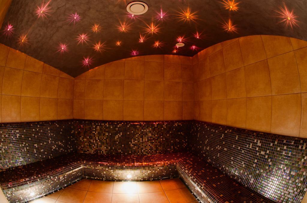 Hotel Olivia Medical Spa Skomielna Czarna المظهر الخارجي الصورة