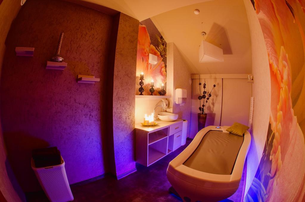 Hotel Olivia Medical Spa Skomielna Czarna المظهر الخارجي الصورة