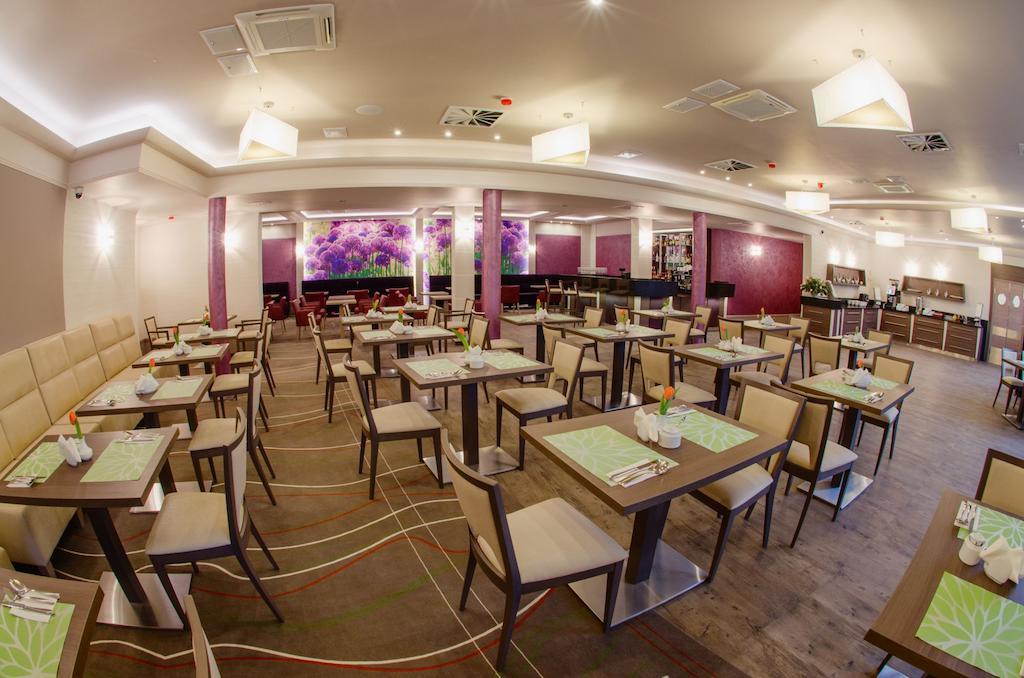 Hotel Olivia Medical Spa Skomielna Czarna المظهر الخارجي الصورة