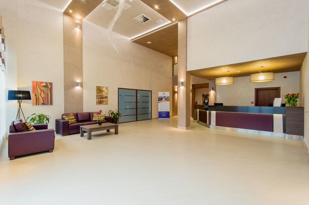 Hotel Olivia Medical Spa Skomielna Czarna المظهر الخارجي الصورة